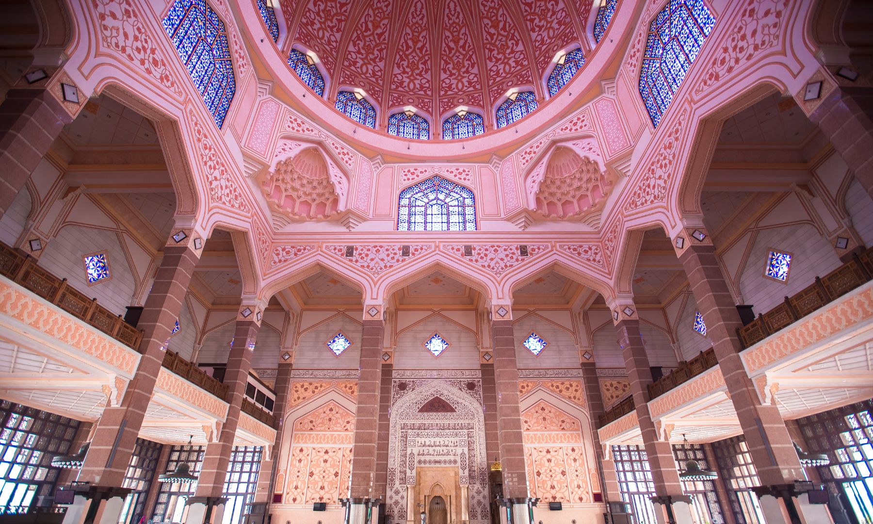 ピンクモスク（プトラモスク）へご案内